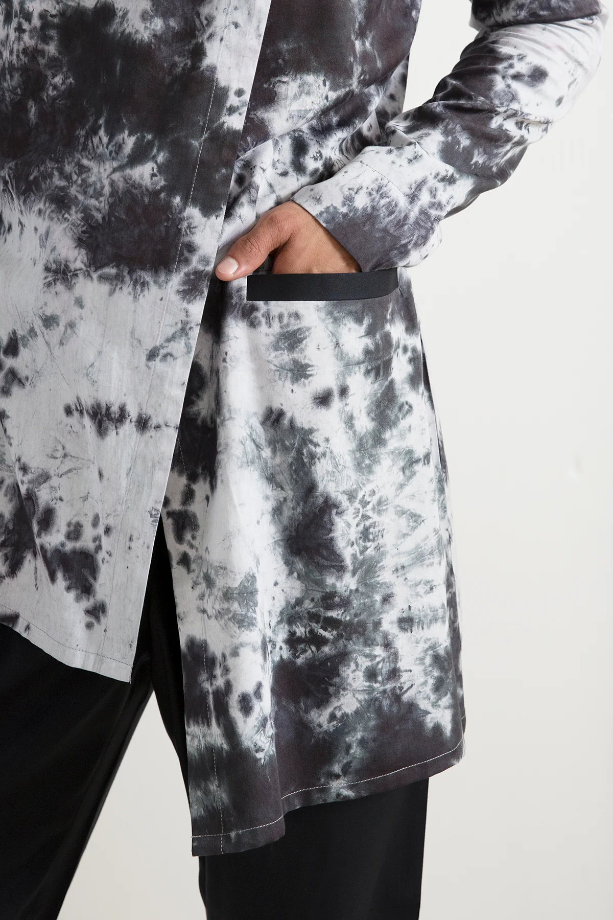 Amias -  Tie & Dye Asymmetrical Kurta with Pleated Pant Set - Image 4