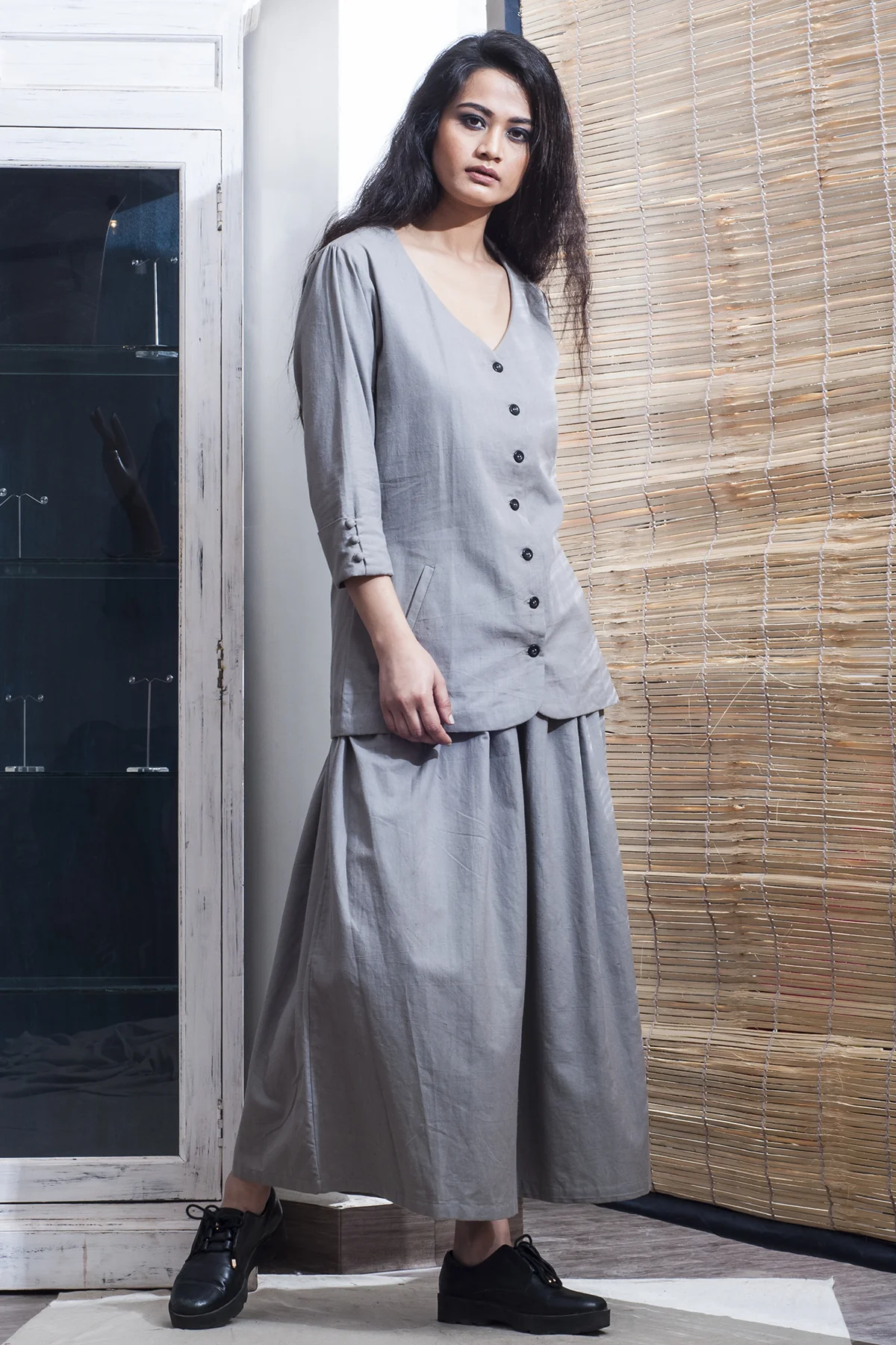 Elane- Grey Fitted Jacket With Oversized Pants - Image 2