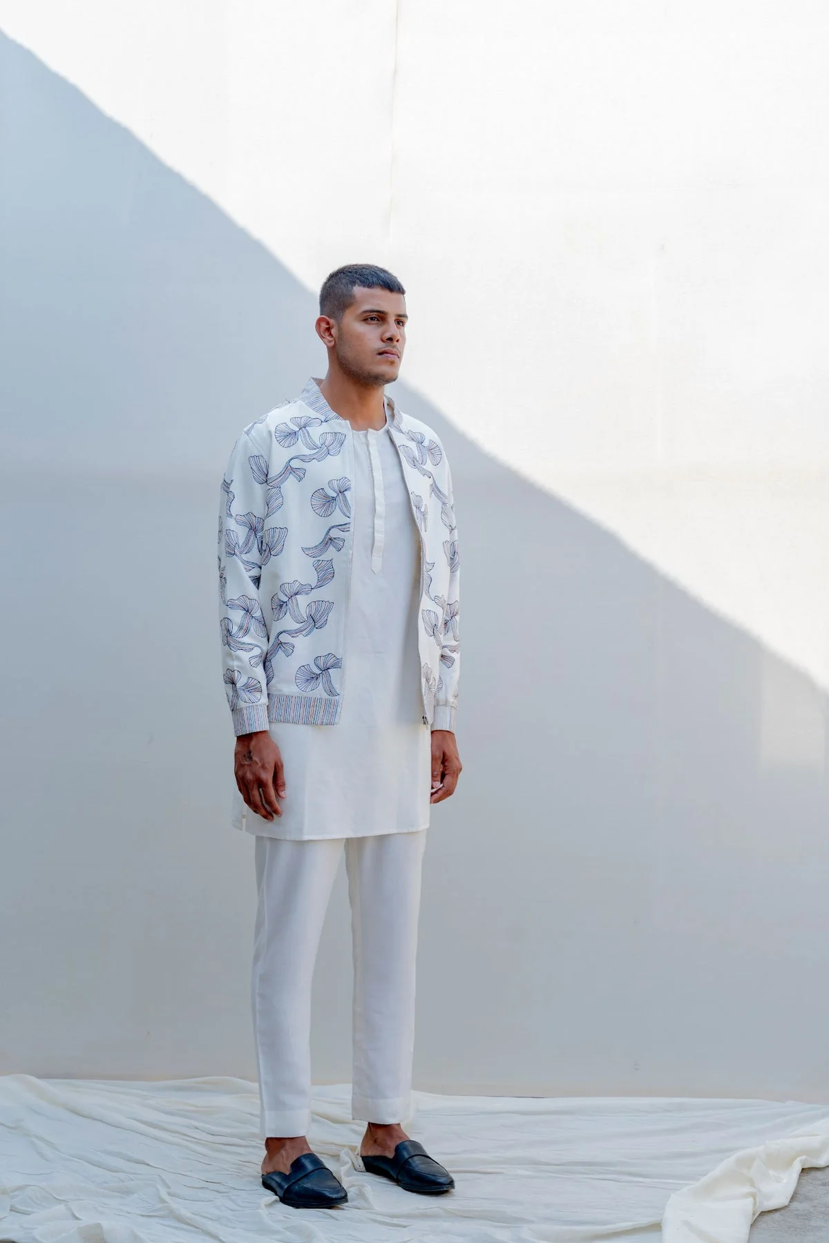 I & YOU - OFF-WHITE ABSTRACT EMBROIDERD BOMBER JACKET SET - Image 3