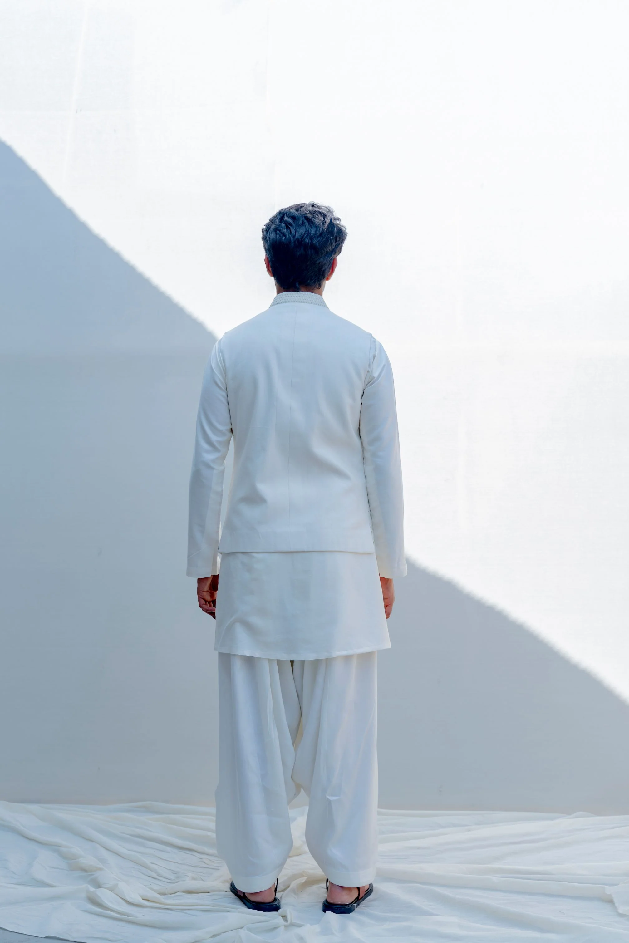 Maasai- Off White Overlapped Cross Embroidered Jacket With Kurta Set - Image 4