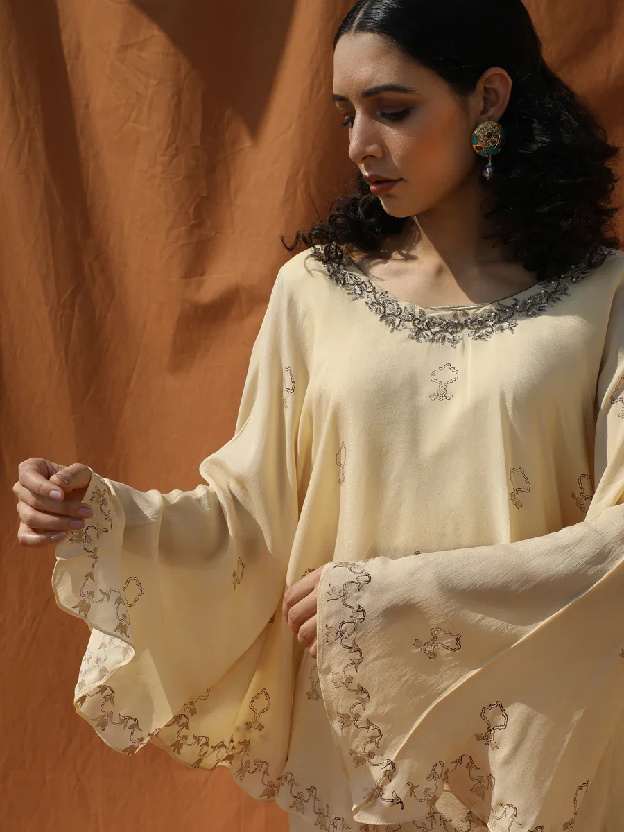 OFF WHITE OPULENT PONCHO WITH DRAPE DHOTI PANTS - Image 2