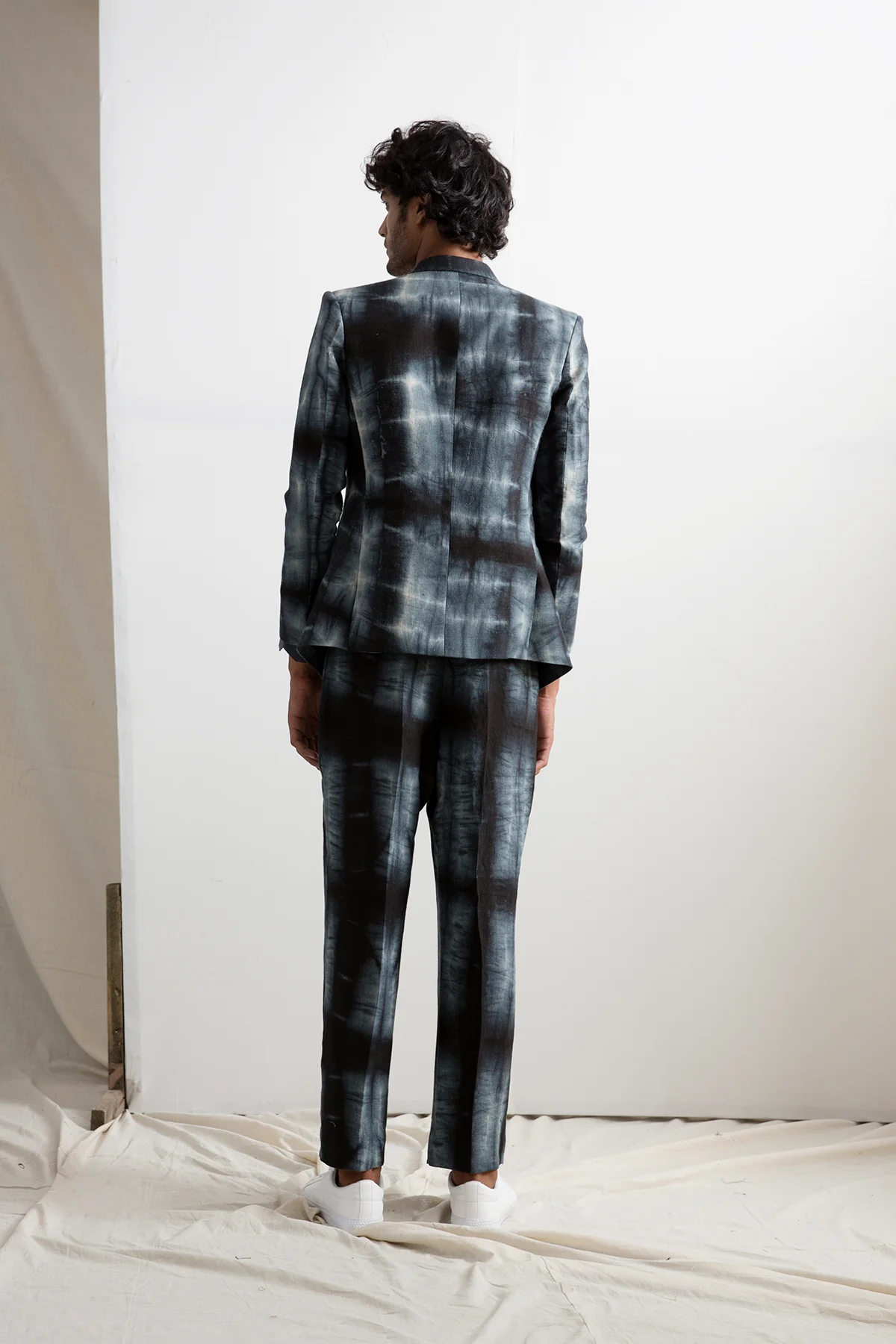 Verne Set - Grey Collarless Shirt with Tie & Dye Classic Suit Set - Image 2