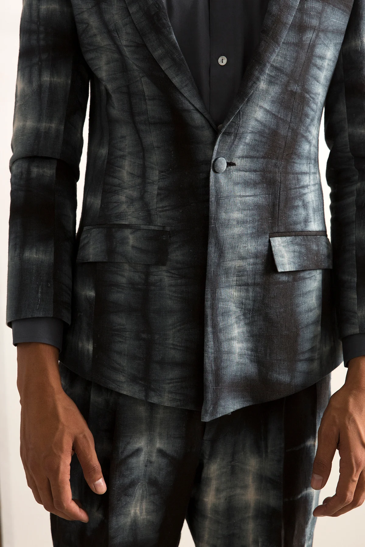 Verne Set - Grey Collarless Shirt with Tie & Dye Classic Suit Set - Image 3